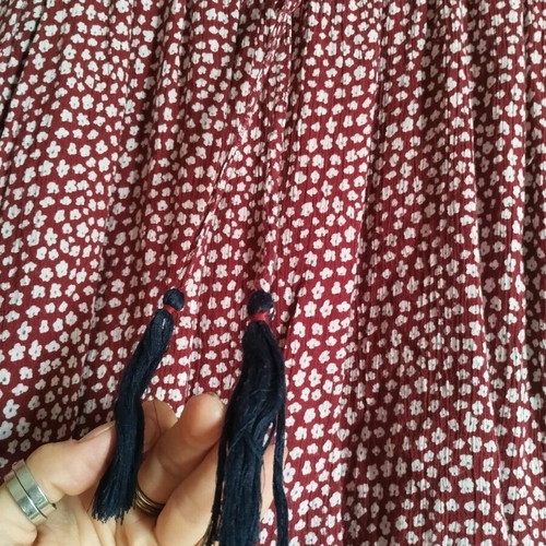 Skirt with elastic waist like new, size S, white and red