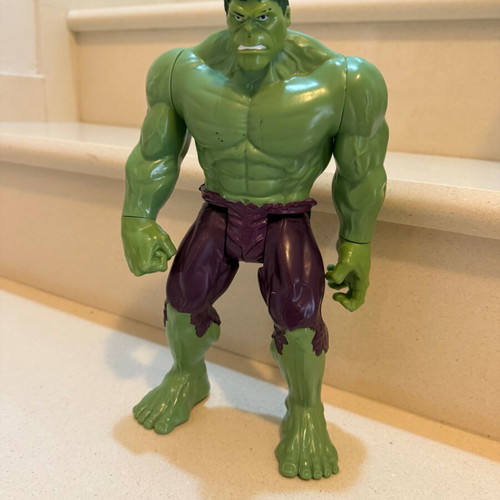 Hulk figure like new