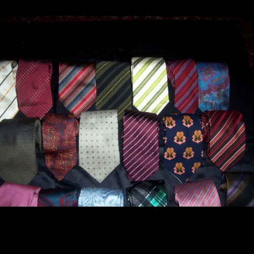 Silk ties pack of 40 like new, branded, gray and multicolor