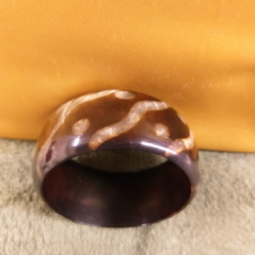 Bracelet brown with beige waves new resin