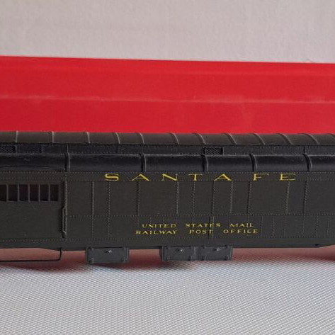 Rivarossi Santa Fe passenger coach HO scale 2716 like new