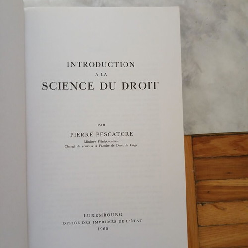 Introduction a la science du droit book used, French