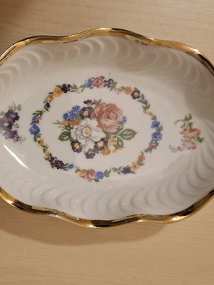 Vintage Bavaria Creidlitz porcelain bowl like new with gold trim