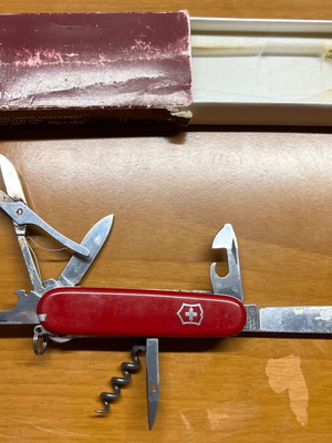 Σουγιάς πολυεργαλείο Victorinox μεταχειρισμένος με το κουτί του
