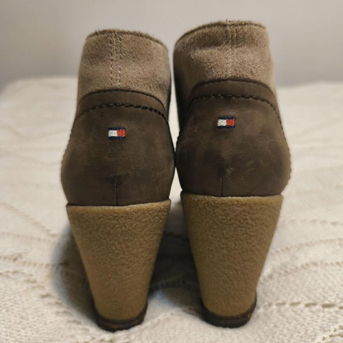 Tommy Hilfiger wedge boots like new, size 41, beige