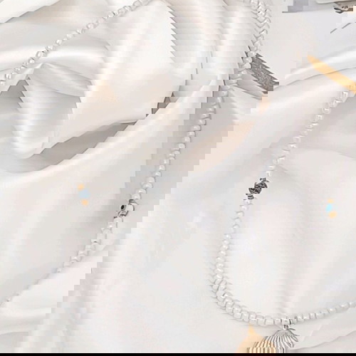 Καλοκαιρινό γυναικείο λευκό κολιέ με ματάκι, μπλε αχάτη και επίχρυσο charm κοχύλι