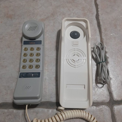 Wired home phones set of 4 like new, wall or desk mount