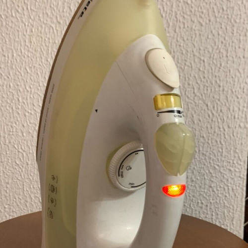 Electric iron like new, fully functional
