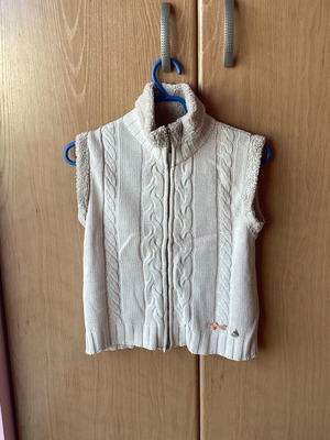 Mini Raxevsky knitted vest with fur collar for 8-year-old girl beige like new
