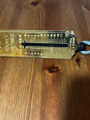 Vintage hand scale like new with hook