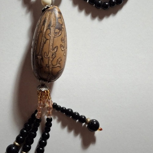 Boho necklace wooden like new