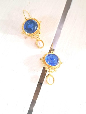 Zara earrings with blue glass murano stone, gold metal and pearl