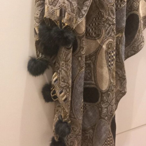Large luxury winter scarf like new, 30% silk, 70% wool
