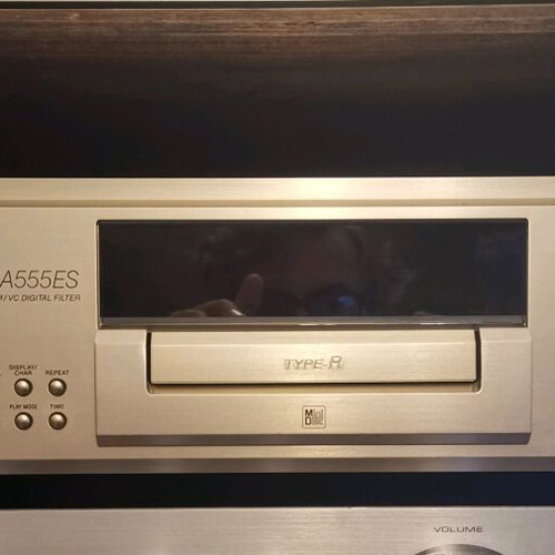 Sony MDS JA-555ES mini disc player like new, collectible champagne model