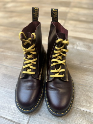 Dr Martens 1460 Burgundy boots size 42, brown