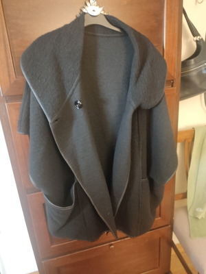 Black women's Edited cape coat like new L/XL