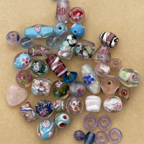Glass beads pack, assorted sizes and colors