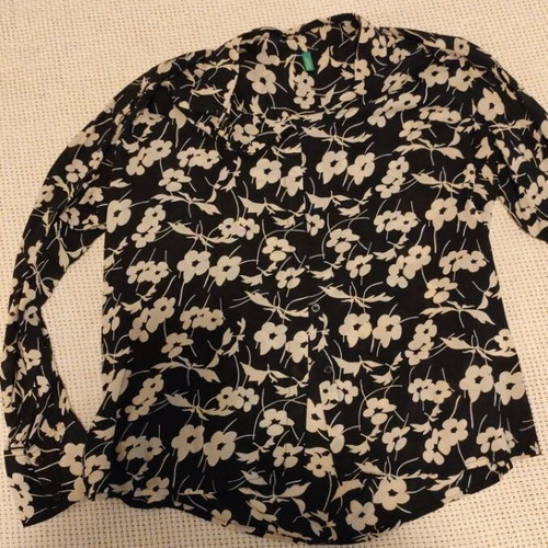 Benetton women's shirt size small like new