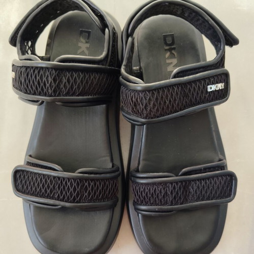 DKNY black platform sandals size 40 like new
