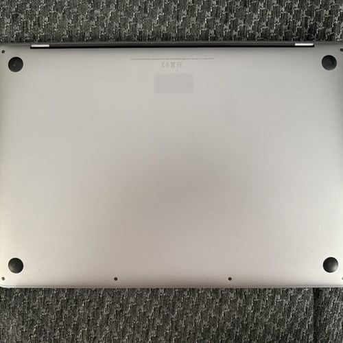MacBook Pro 15" Touch Bar 2018 like new, 6-Core i7, Radeon Pro 560X, 16GB RAM
