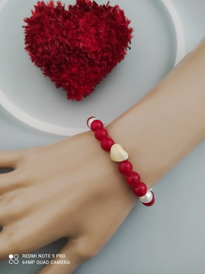 Red women's bracelet with gold matte heart, nephrite stones & pearls new