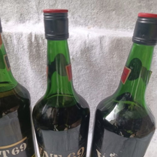 Vat 69 Vintage Whisky Trio sealed, 1970-1990