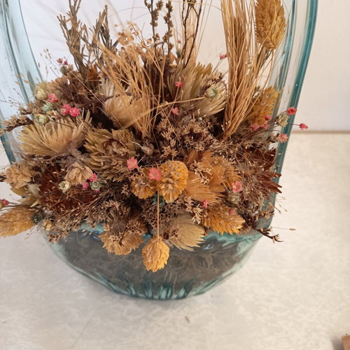 Decorative arrangement with dried flowers in glass vase, like new, 28 cm