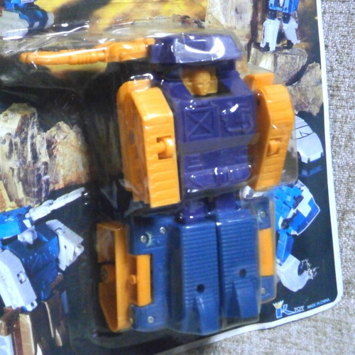 Super Galaxy Space Former tank bootleg transformer vintage