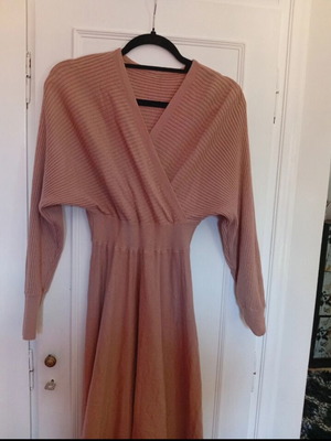 Knee-length dress pink like new