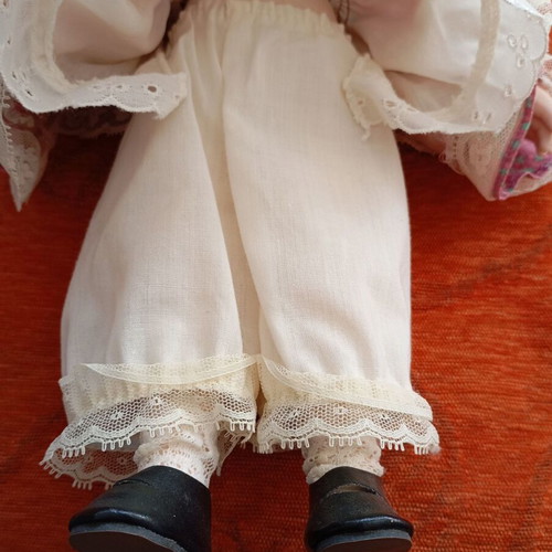 Heritage Mint Courtney Porcelain Doll used, vintage 1990