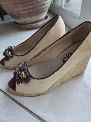 Platform shoes like new, beige leather, size 38