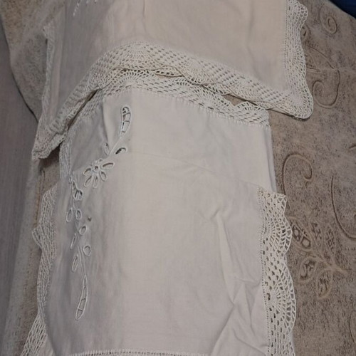Set of 4 used doilies with handmade beige cream lace