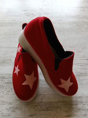 Women's shoes new, red with white stars, platform sole