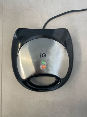 Τοστιέρα IQ για 2 τοστ 700W μεταχειρισμένη