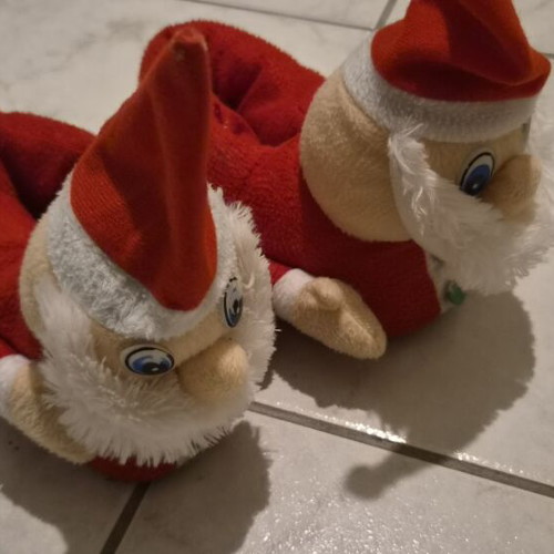 Children's slippers size 29 used, red, with inner lining