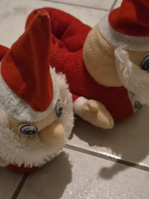 Children's slippers size 29 used, red, with inner lining