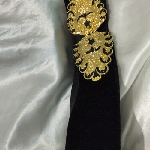 Women’s suede belt like new, black with gold metal detail