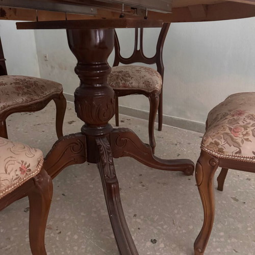 Classic Extendable Wooden Dining Set with 4 Chairs used