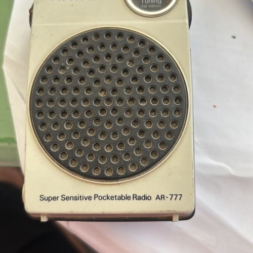 Aiwa AR-777 solid state radio used, not working