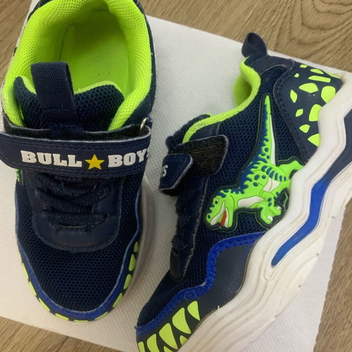 Boy's shoe size 29 Bull Boys blue, flawless