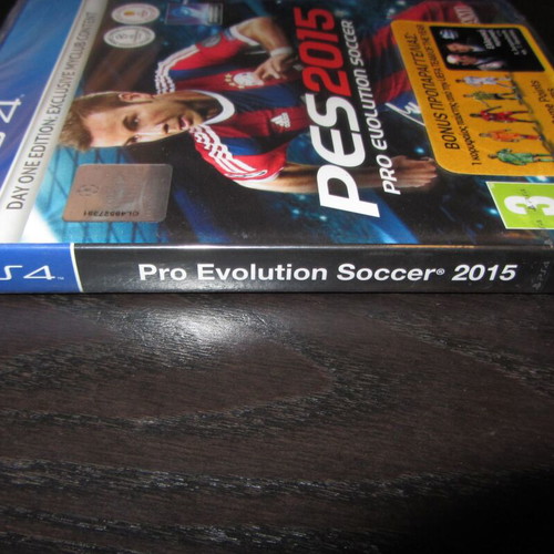 PES 2015 Day One Edition – PS4 – PAL – Très Bon état