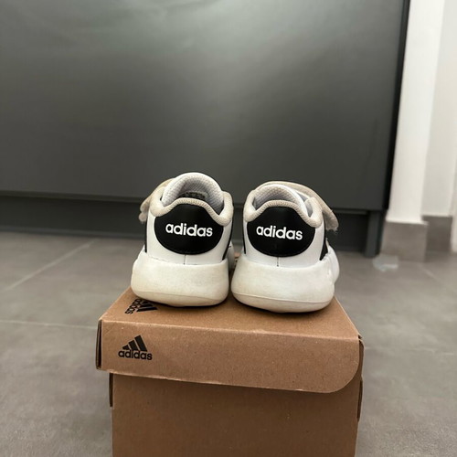 Adidas kids sneaker used in good condition