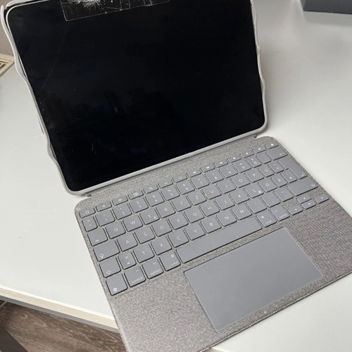 iPad Pro 3 11 inch 256GB M1 used with German case, mousepad and keyboard