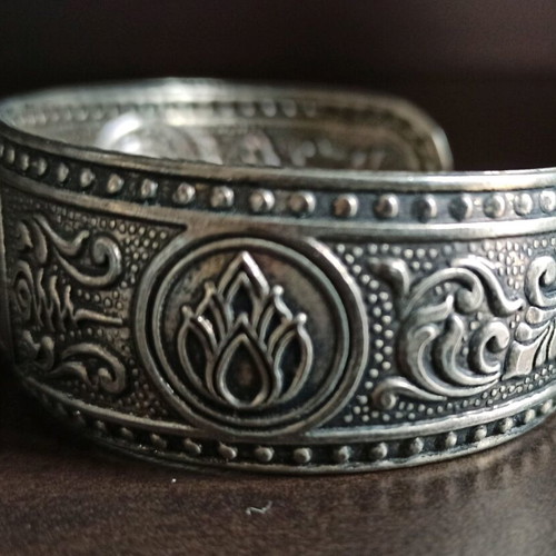 Ethnic unisex bracelet silver color new from Thailand