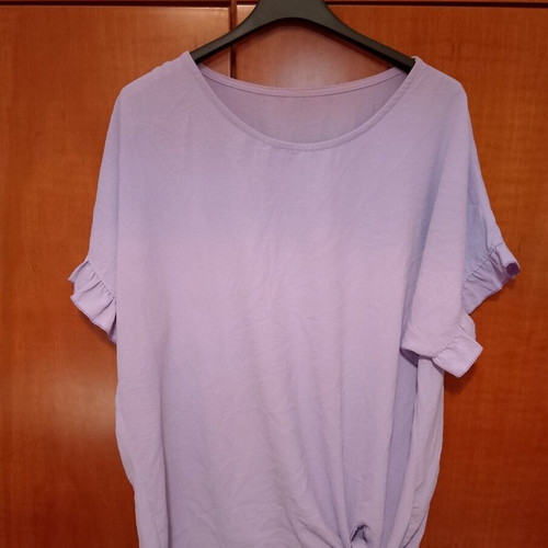 Lilac blouse like new, short sleeve with knot detail