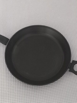 IKEA frying pan like new, 33 cm diameter