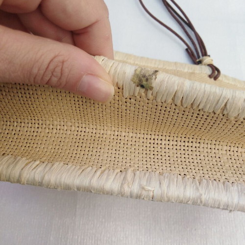 Straw Shoulder Bag with Embroidered Flowers like new, beige