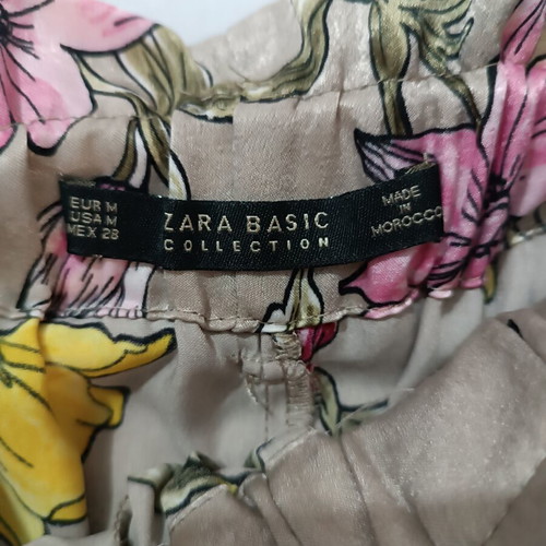 Zara Basic Satin Floral Shorts with Belt size M like new