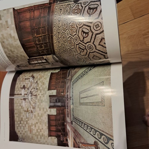 Knights in Rhodes book like new, history in Greek