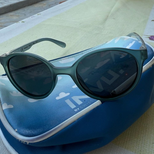 Invu K2903 L Kids Sunglasses like new, polarized organic lenses, blue
